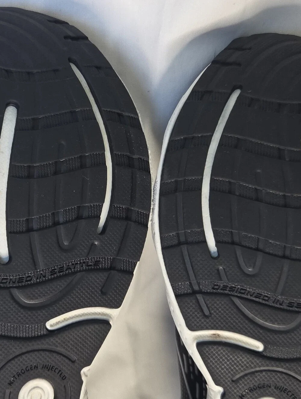 Brooks Glycerin 20 Women’s Lace-Up Mesh Running Sneakers Black/White Sz 8.5M